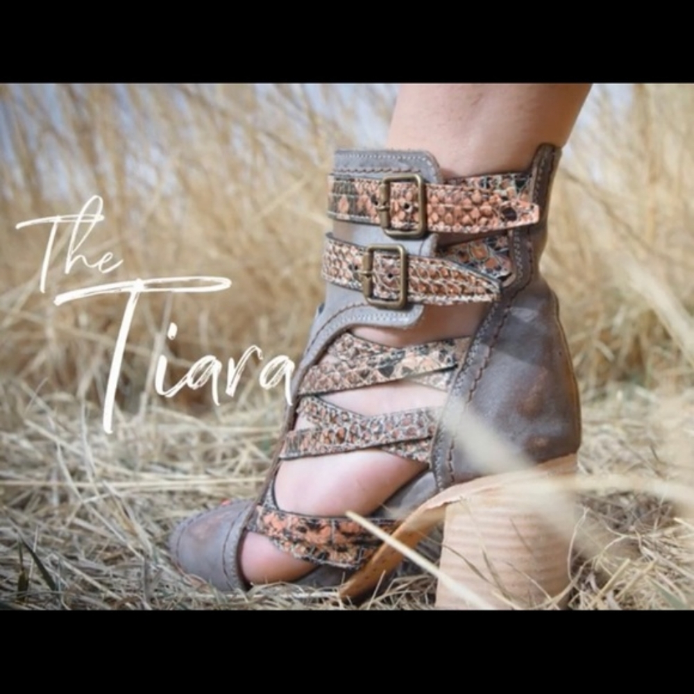 SOLD! Freebird by Steven Tiara Pink Snake Multi Size 7 RARE Heeled Sandals - Picture 9 of 9